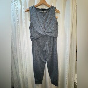 Zobha Matching Set L Gray Twist Front Tank + Joggers Pockets